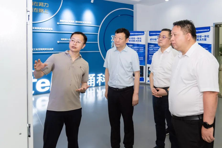 區(qū)委副書(shū)記、區(qū)政府黨組書(shū)記夏愛(ài)東一行蒞臨云涌科技專(zhuān)題調(diào)研指導(dǎo)工作